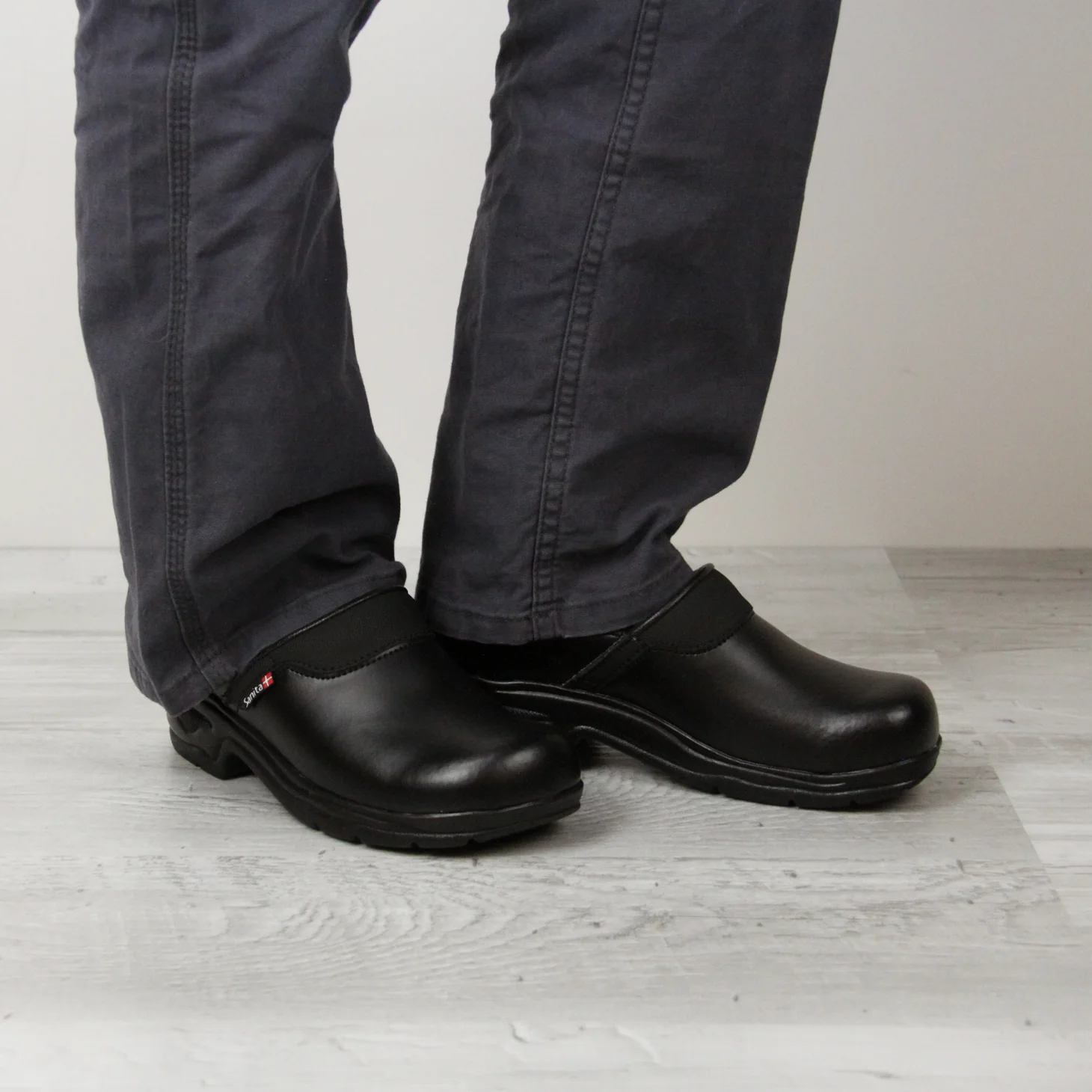 Pro Light O2 Unisex Safety Clog in Black - Image 4