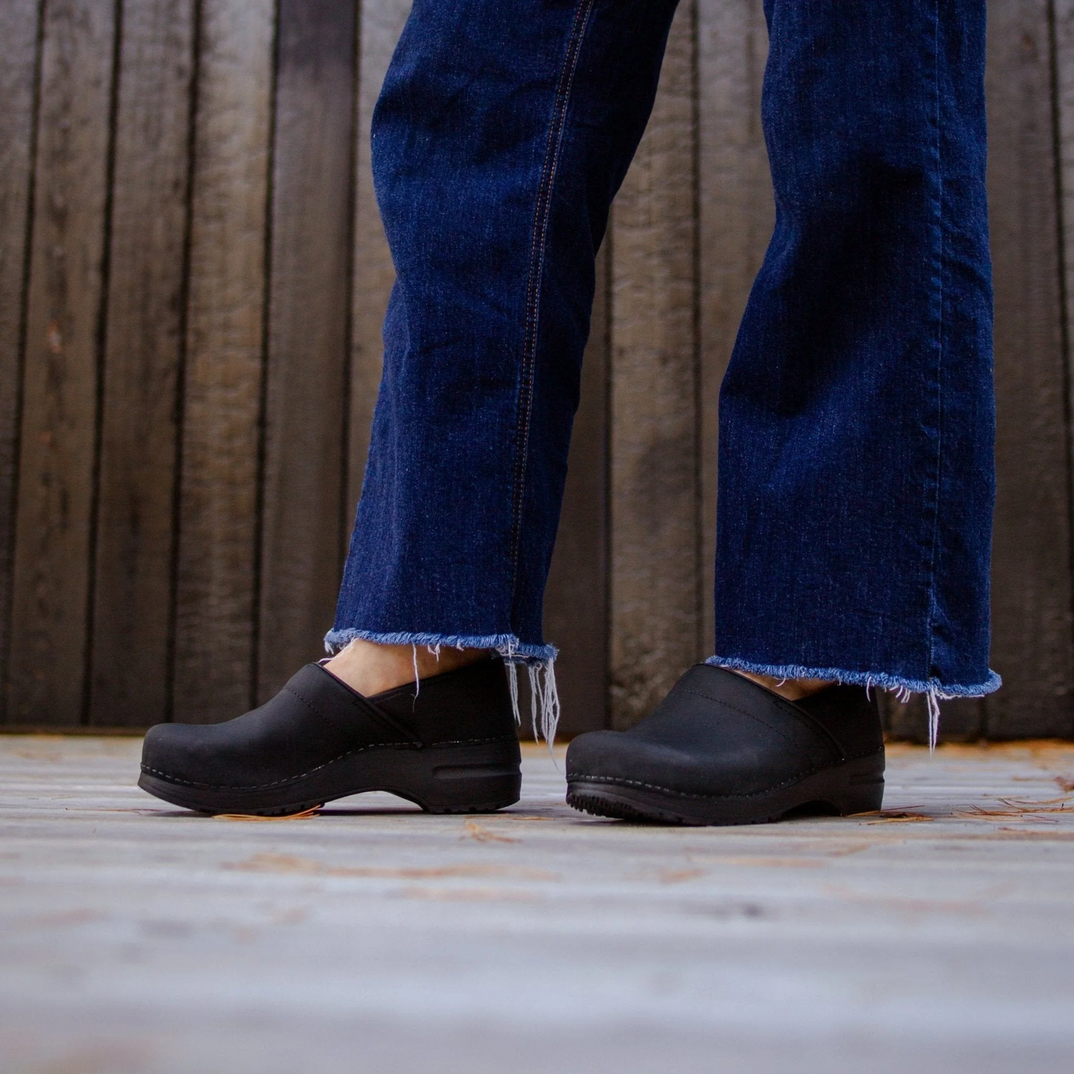 Pro. Oiled Leather Women's Clog in Black - Image 4