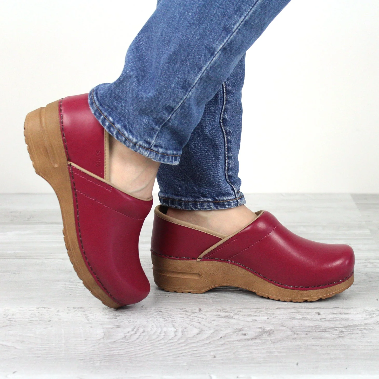 Pro. PU Women's Clog in Raspberry - Image 3