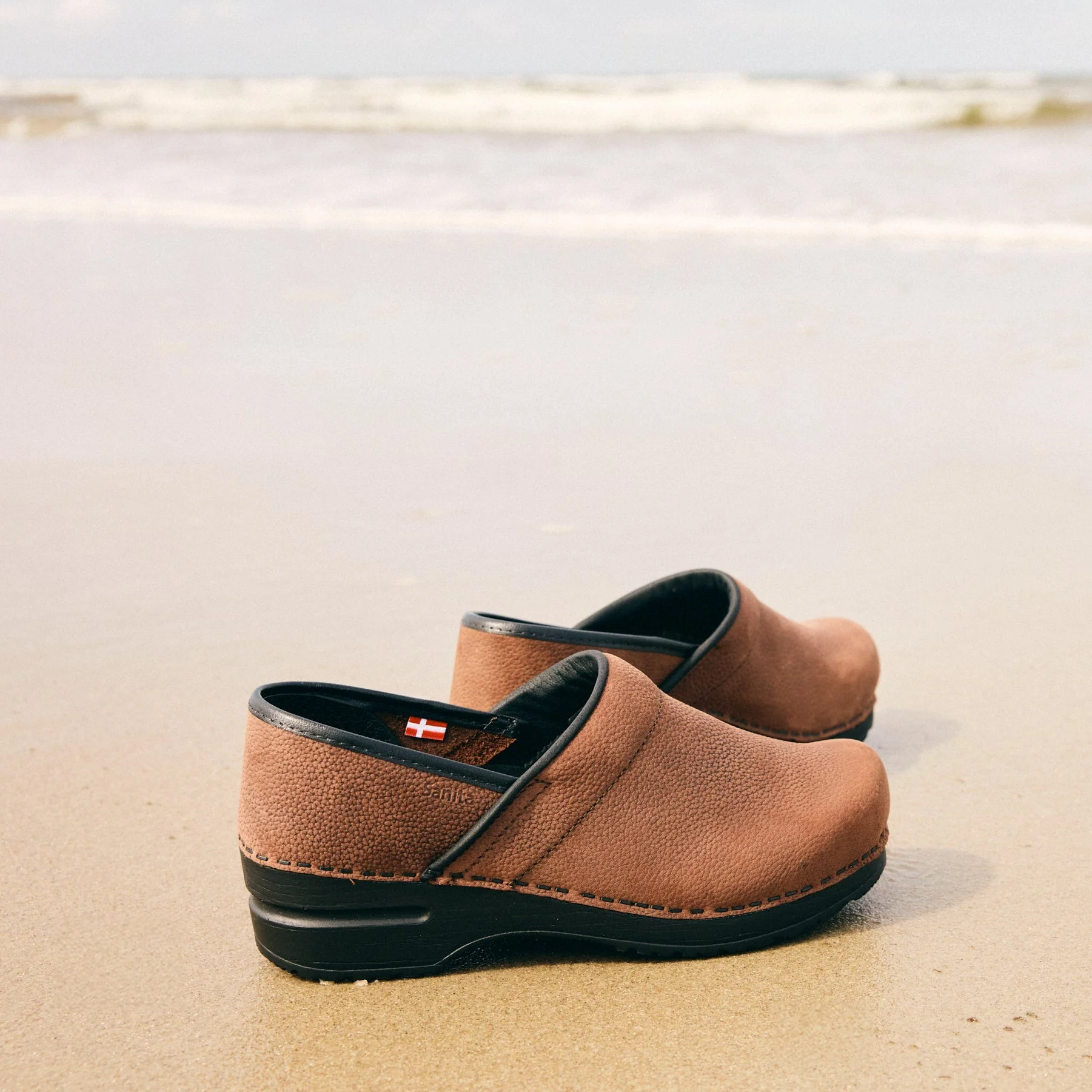 Pro. Textured Oil Women's Clog in Antique Brown - Image 7
