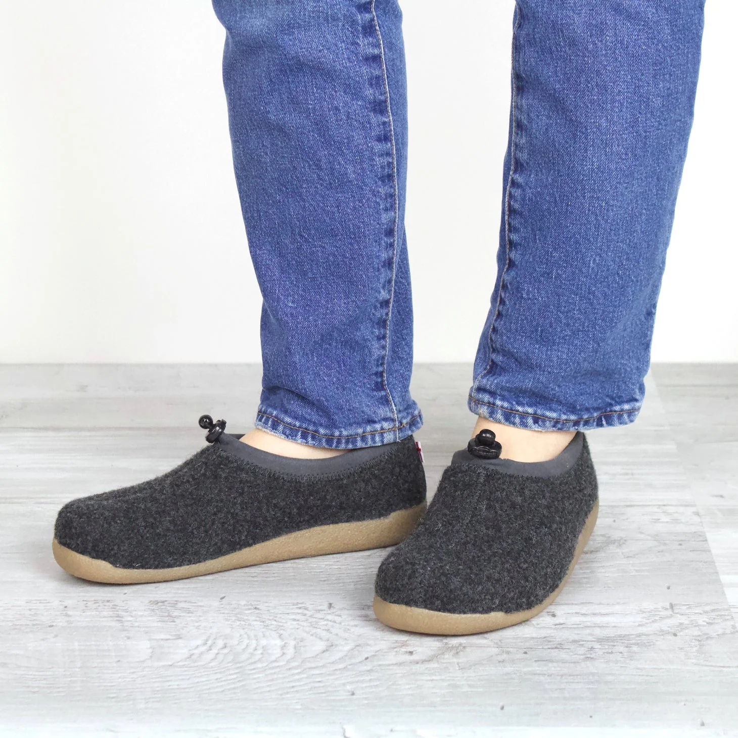 Stromo Unisex Slipper in Charcoal - Image 3